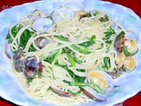 鷹の爪を効かせた、わさび菜とあさりのパスタ